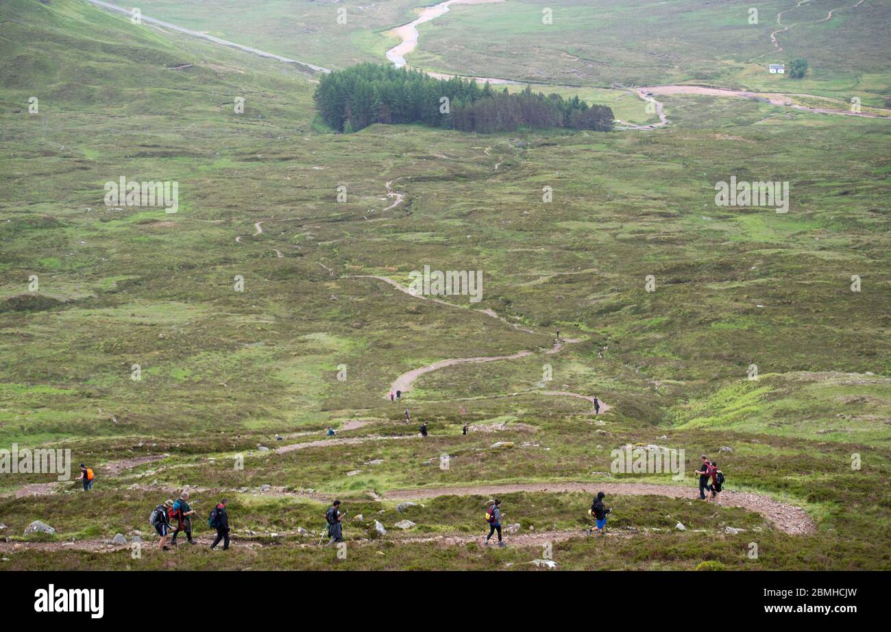 Caledonian Challenge 2016, Walkers on the Devils Staircase, parte di West Highland Way, Glencoe, Scozia. Foto Stock