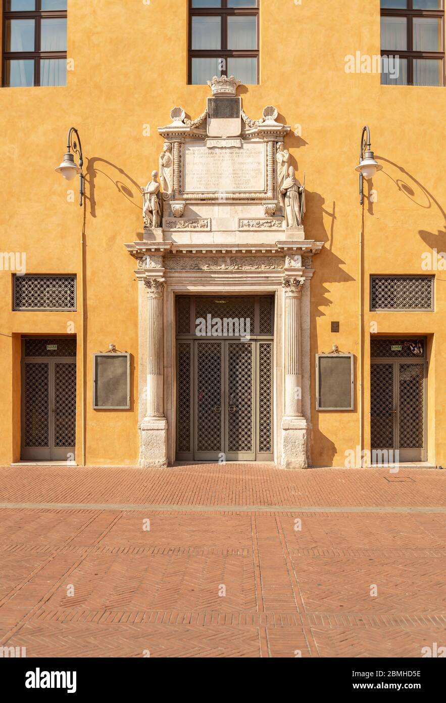 La Piazza del Municipio e l'edificio storico di Ferrara Foto Stock