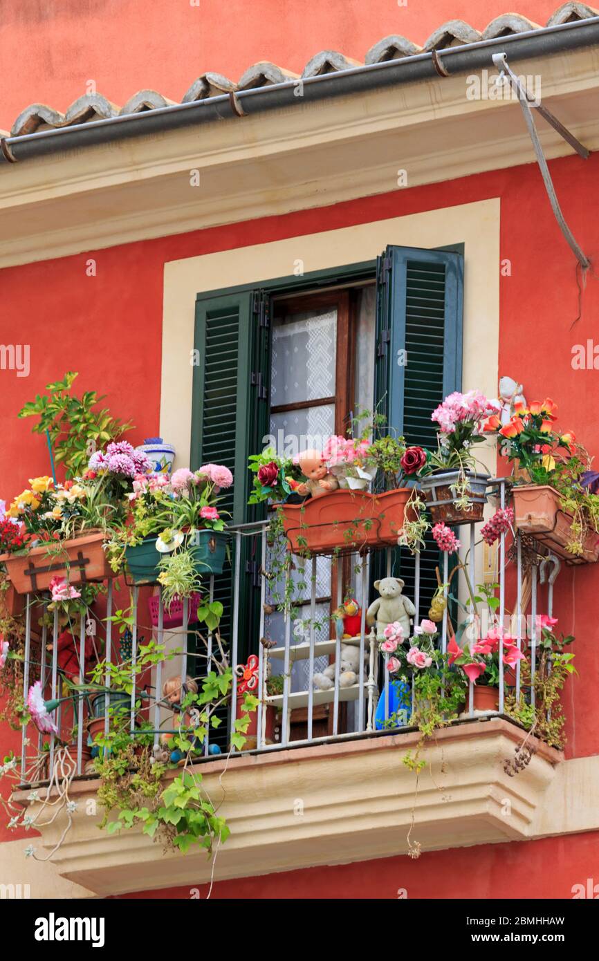 Balcone su Oms Street, Palma di Maiorca, Maiorca, Isole Balaeriche, Spagna, Europa Foto Stock