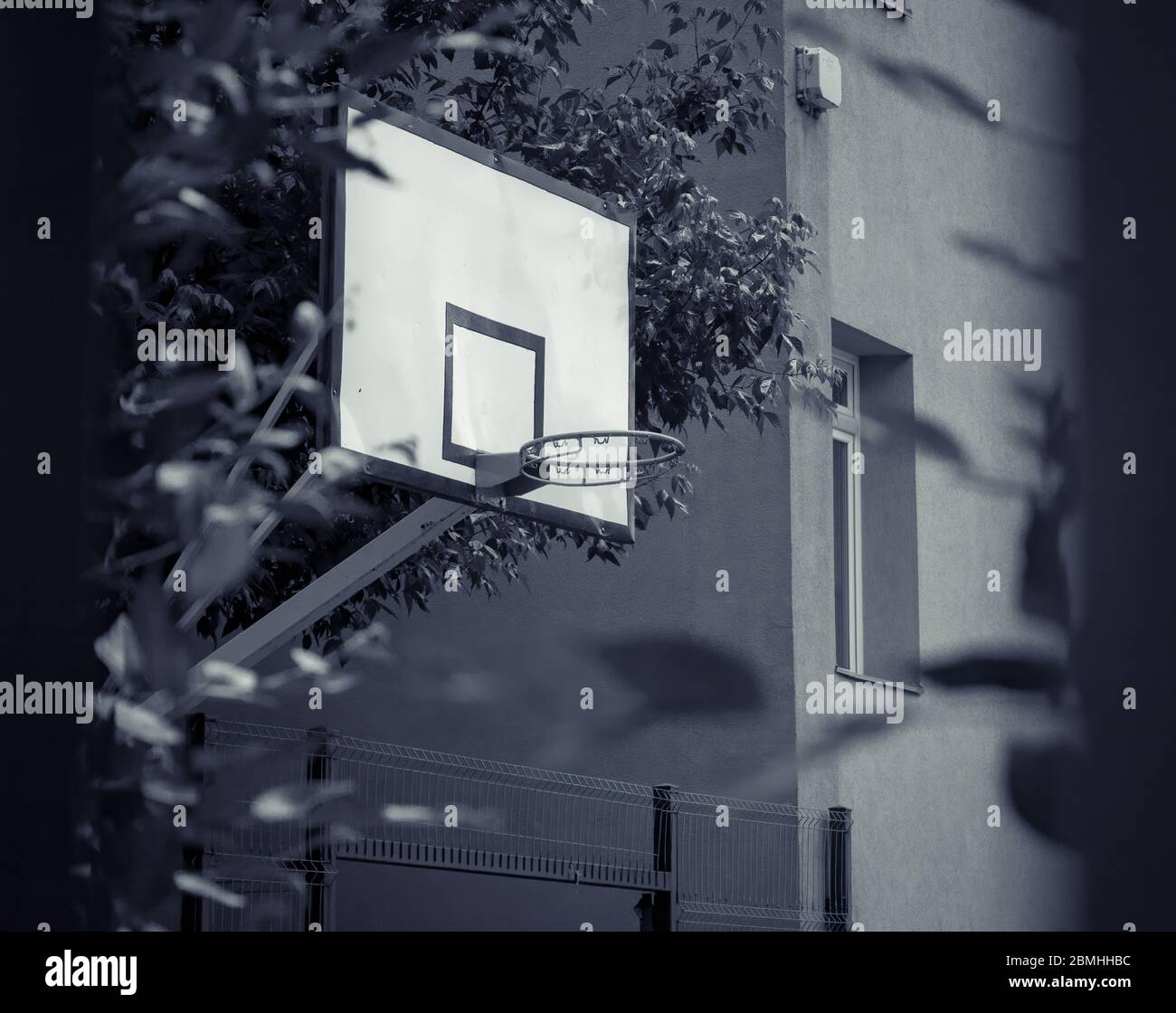 Cerchio da basket all'aperto senza rete in un look vintage Foto Stock