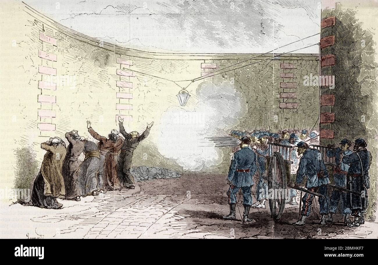 Commune de Paris (1871) : execution d'otages (pretres) coupables de complicite avec le gouvernement de Versailles a la carcere de la Roquette Shooting Foto Stock