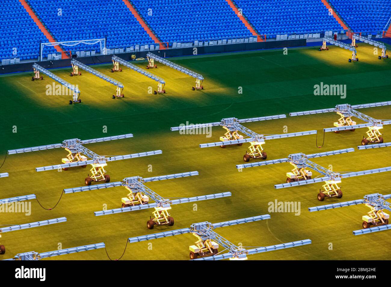 Luce artificiale in Estadio Santiago Bernabéu a Madrid, Spagna Foto Stock
