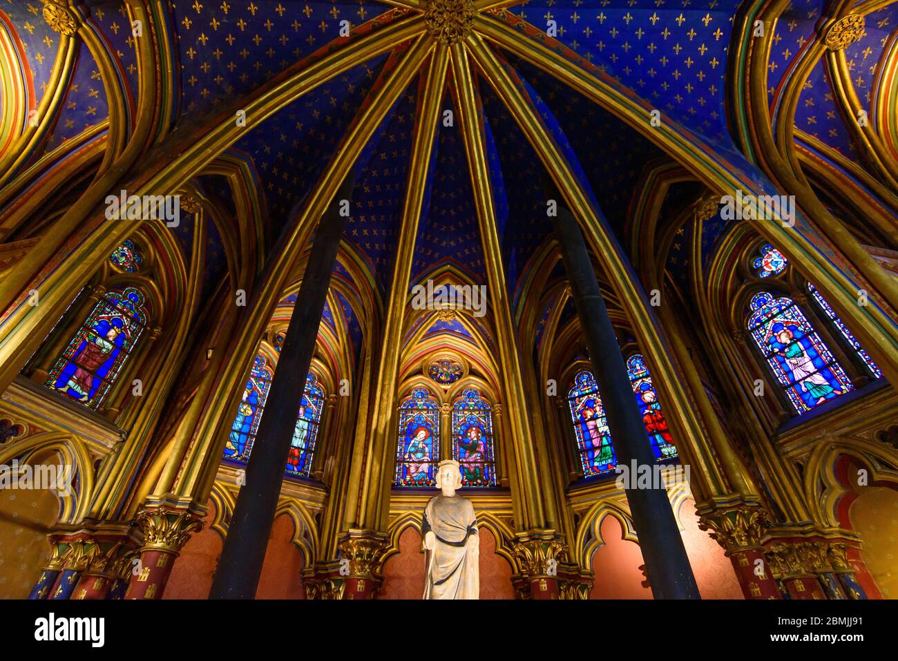 Interno della Cappella inferiore di Sainte-Chapelle a Parigi, Francia Foto Stock