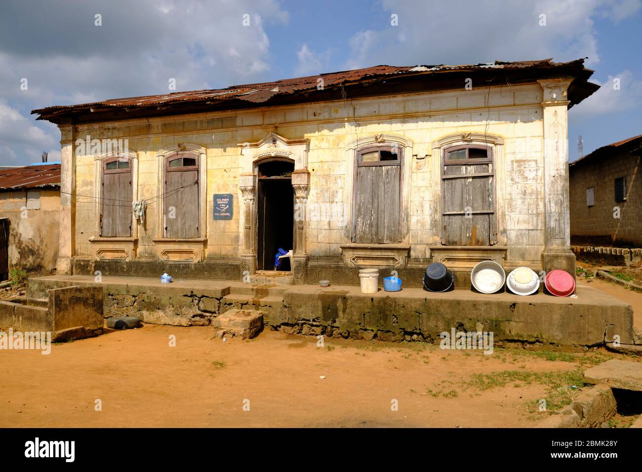 Casa Afro-Brasiliana a metà rovina nella città di Epe. Foto Stock