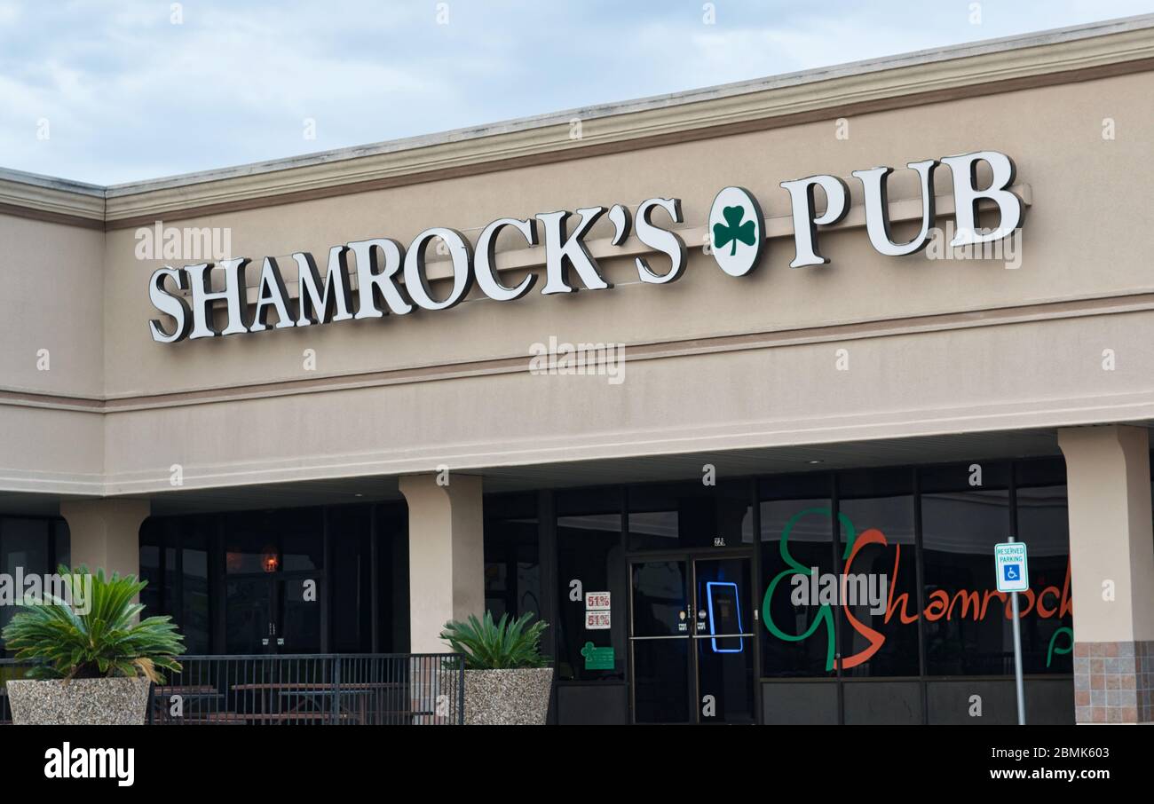 Esterno del Shamrock's Pub a Humble, Texas. Ristorante irlandese situato sulla 1st St West, Humble Texas. Luogo popolare per celebrare il giorno di San Patrizio a Houston. Foto Stock