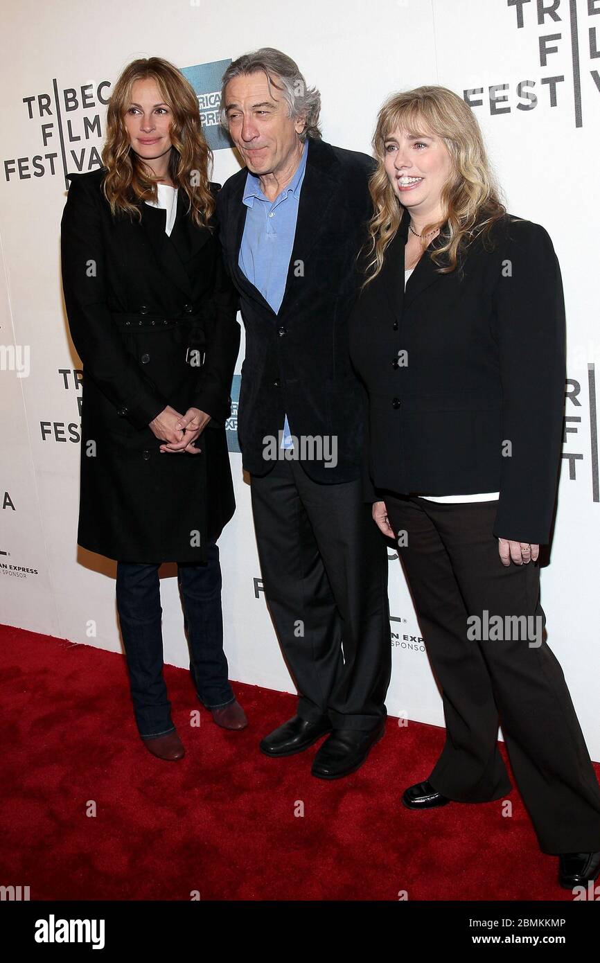 New York, NY, USA. 23 aprile 2011. Julia Roberts, Robert De Niro, Lisa Roberts Gillan al programma Shorts Mix Tape durante il 10° Festival annuale del Film Tribeca al BMCC Tribeca PAC. Credito: Steve Mack/Alamy Foto Stock