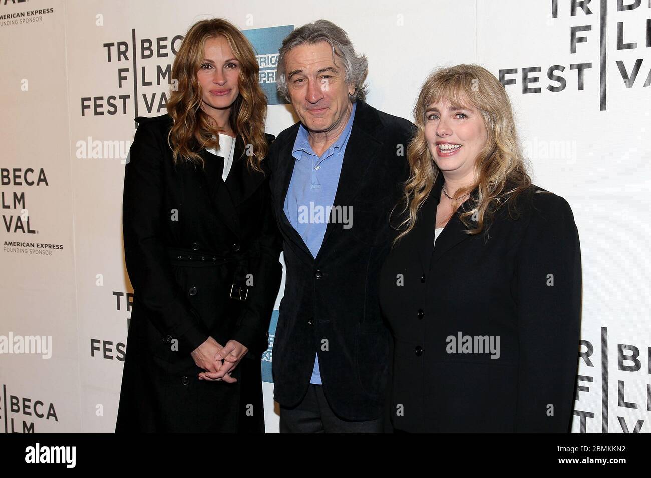 New York, NY, USA. 23 aprile 2011. Julia Roberts, Robert De Niro, Lisa Roberts Gillan al programma Shorts Mix Tape durante il 10° Festival annuale del Film Tribeca al BMCC Tribeca PAC. Credito: Steve Mack/Alamy Foto Stock