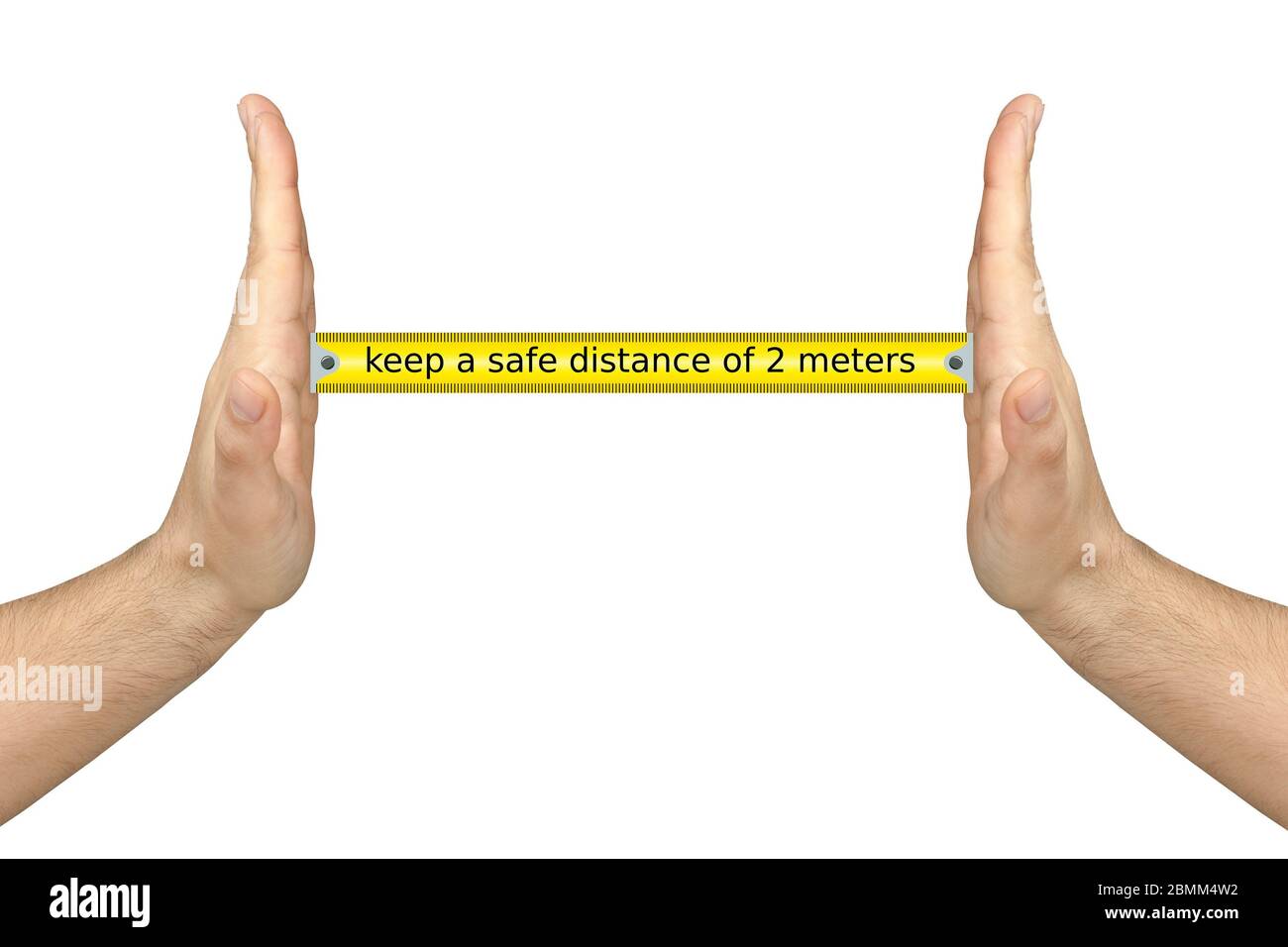 le mani maschili misurano o mostrano la distanza sociale di 2 metri concetto isolato su bianco Foto Stock