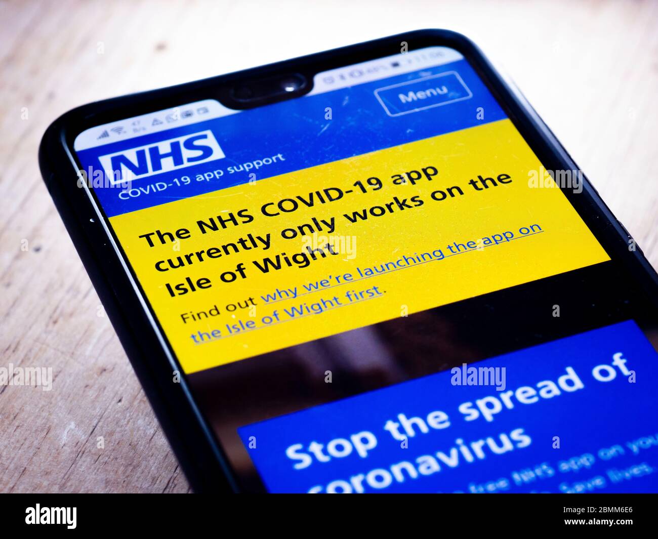 NHS Covid-19 App che il governo britannico sta attualmente testando per monitorare la diffusione di Coronavirus prima di renderla disponibile per tutto il Regno Unito Foto Stock