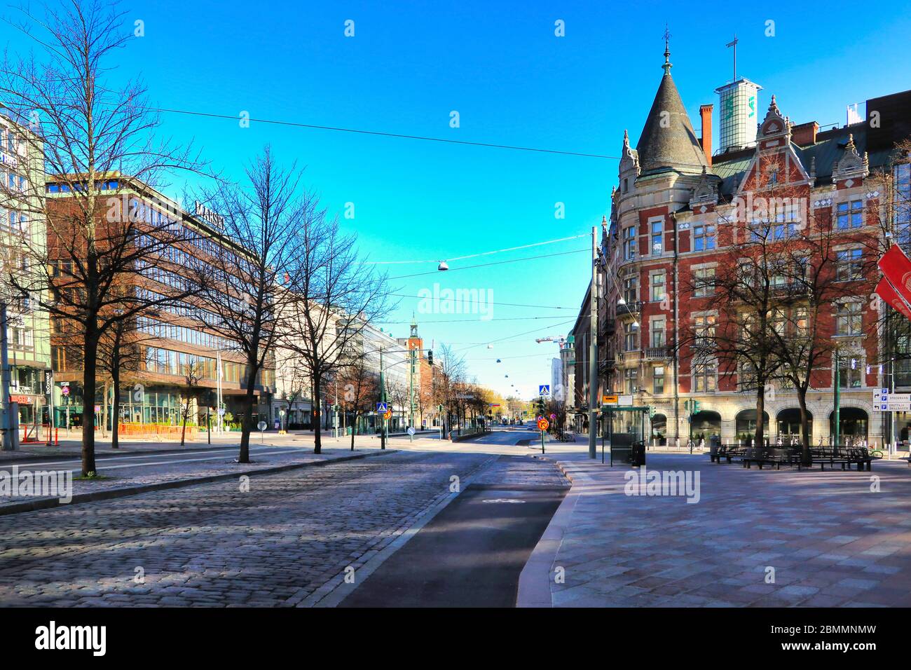 Helsinki, Finlandia. 10 maggio 2020, Giornata della Madre. Normalmente Mannerheimintie Street a Helsinki è molto tranquilla durante la pandemia di coronavirus. Foto Stock