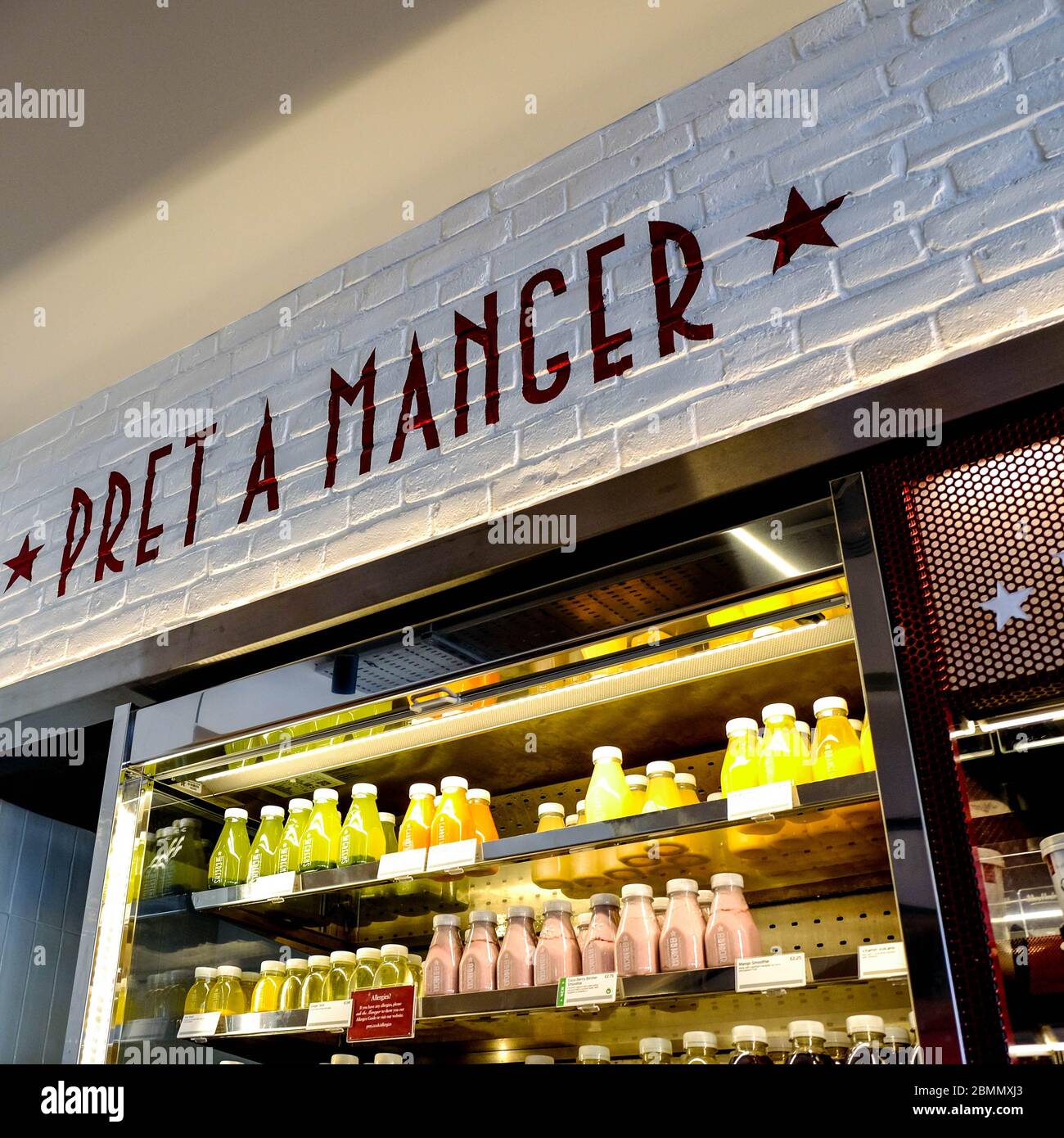 La catena di vendita al dettaglio di Pet A Manger Coffee and Sandwich spera di riaprire i negozi a partire dal 202o maggio in alcune aree solo per la consegna a domicilio Foto Stock