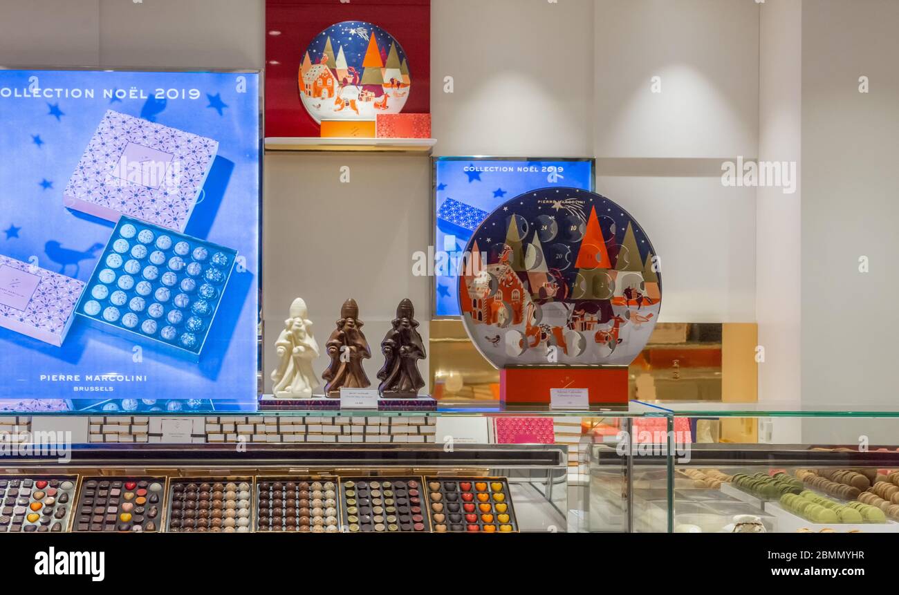 Pierre Marcolini un lussuoso negozio belga di cioccolato Les Galeries Royales Saint-Hubert durante la festa di Natale - Bruxelles, Belgio - 30 dicembre 20 Foto Stock