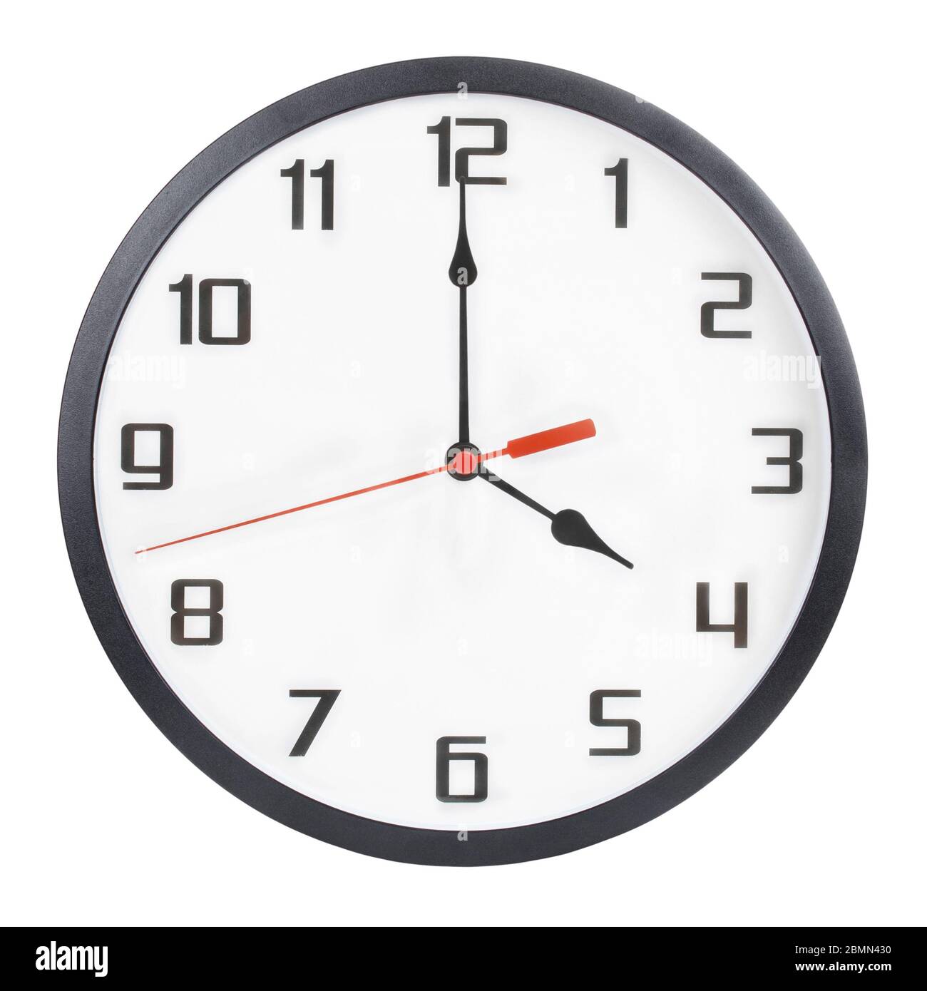 Orologio da parete isolato su sfondo bianco. 16:00 o 4:00 Foto stock - Alamy