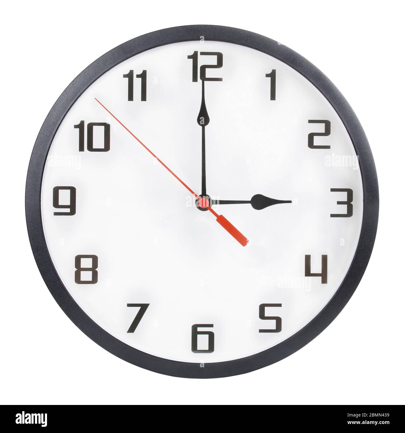 Orologio da parete isolato su sfondo bianco. 15:00 o 3:00 Foto Stock