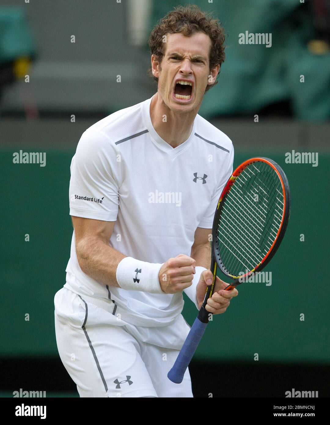 4 Luglio 2015, Wimbledon Championships, Londra. Terzo round di Mens, Centre Court, Andy Murray (GBR) celebra contro Andreas Seppi (ITA) Foto Stock
