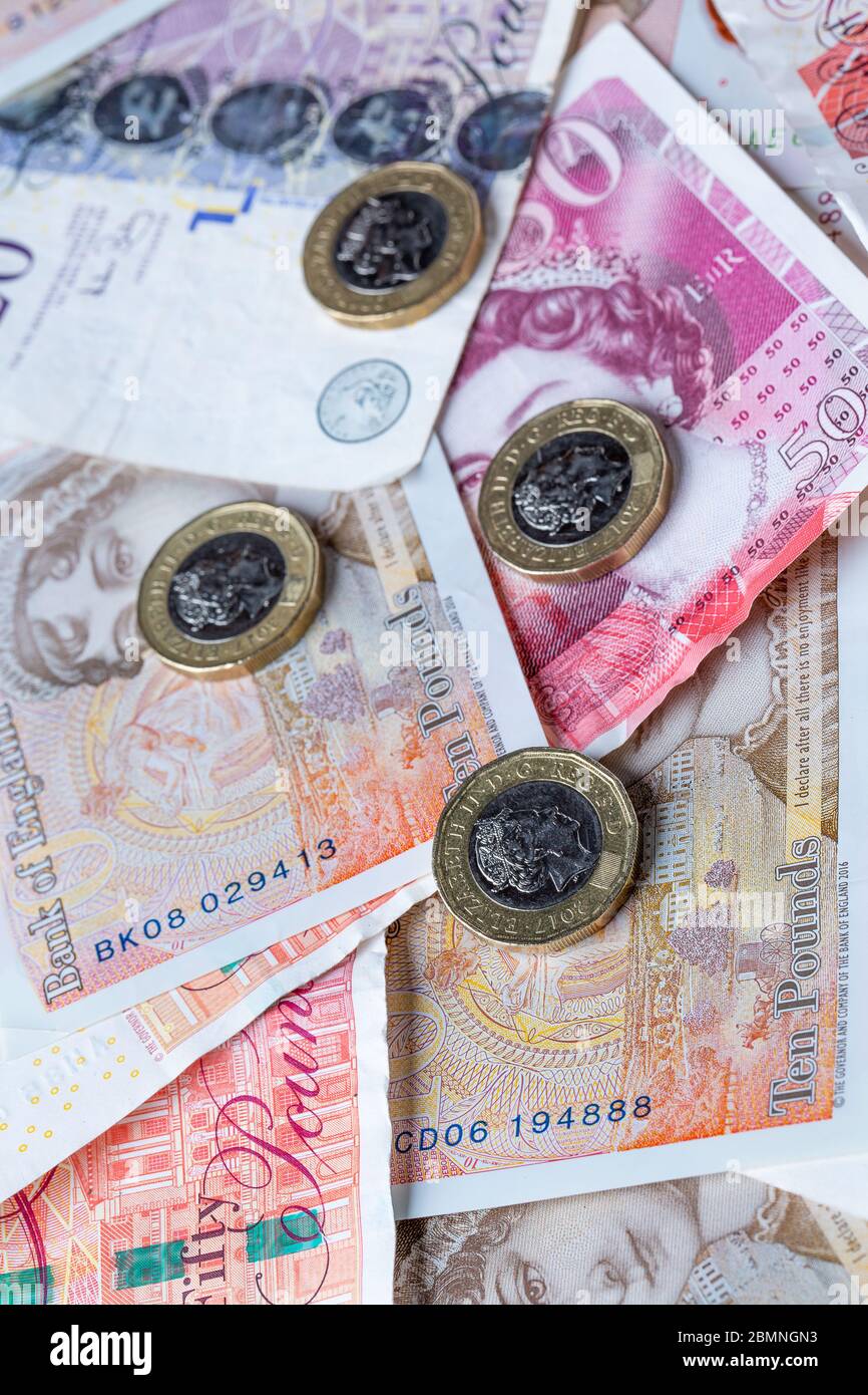 Banconote e monete britanniche casuali, £50, £10, £1 Foto Stock