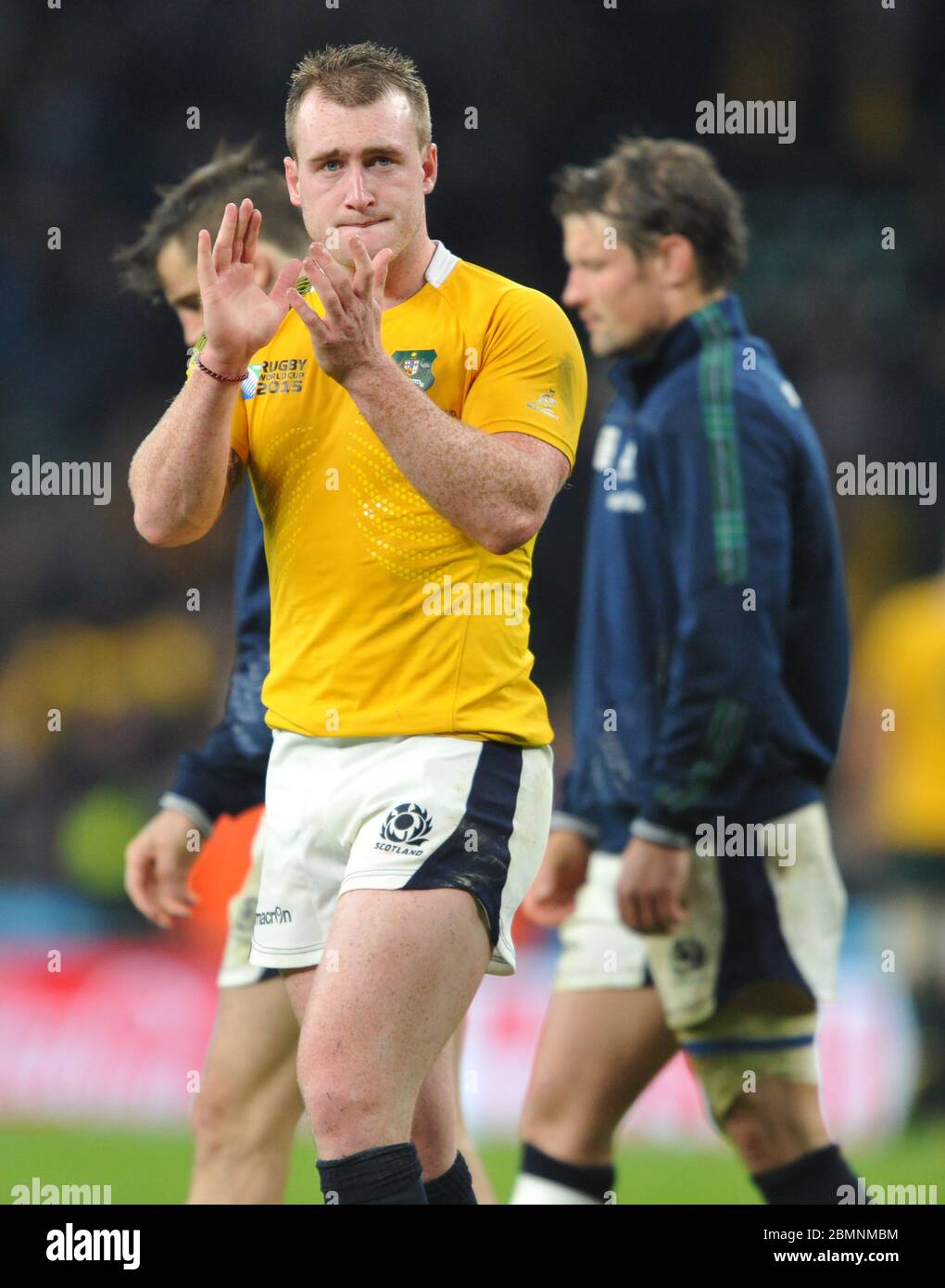 18 ottobre 2015, Rugby World Cup Quarter- Final, Scozia / Australia, Twickenham Stadium, Londra. Stuart Hogg applaude la folla dopo il gioco. Foto Stock