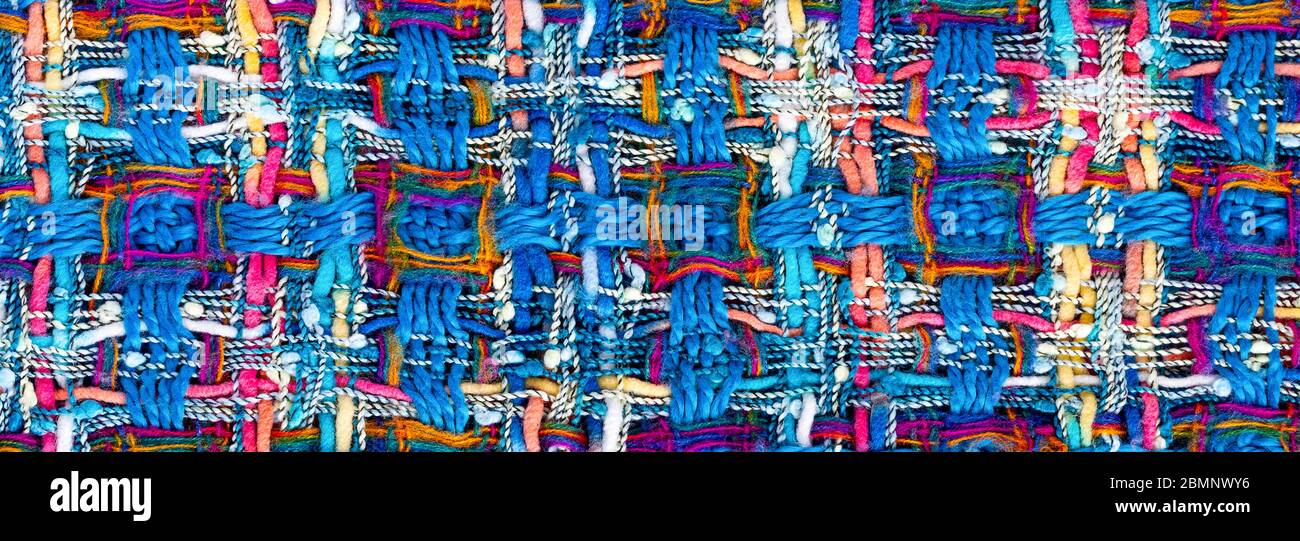 In maglia bianco caldo inverno maglione. Huggy stile. Foto Stock