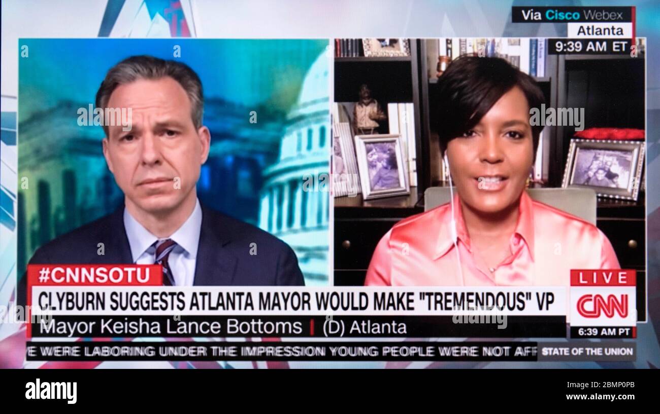 Mayl 10, 2020 - Atlanta, Georgia, Stati Uniti - UNA presa dello schermo dei FONDI DELLA LANCIA del sindaco di Atlanta KEISHA che sono intervistati da JAKE TAPPER sullo stato dell'Unione della CNN. Credit: Brian Cahn/ZUMA Wire/Alamy Live News Foto Stock