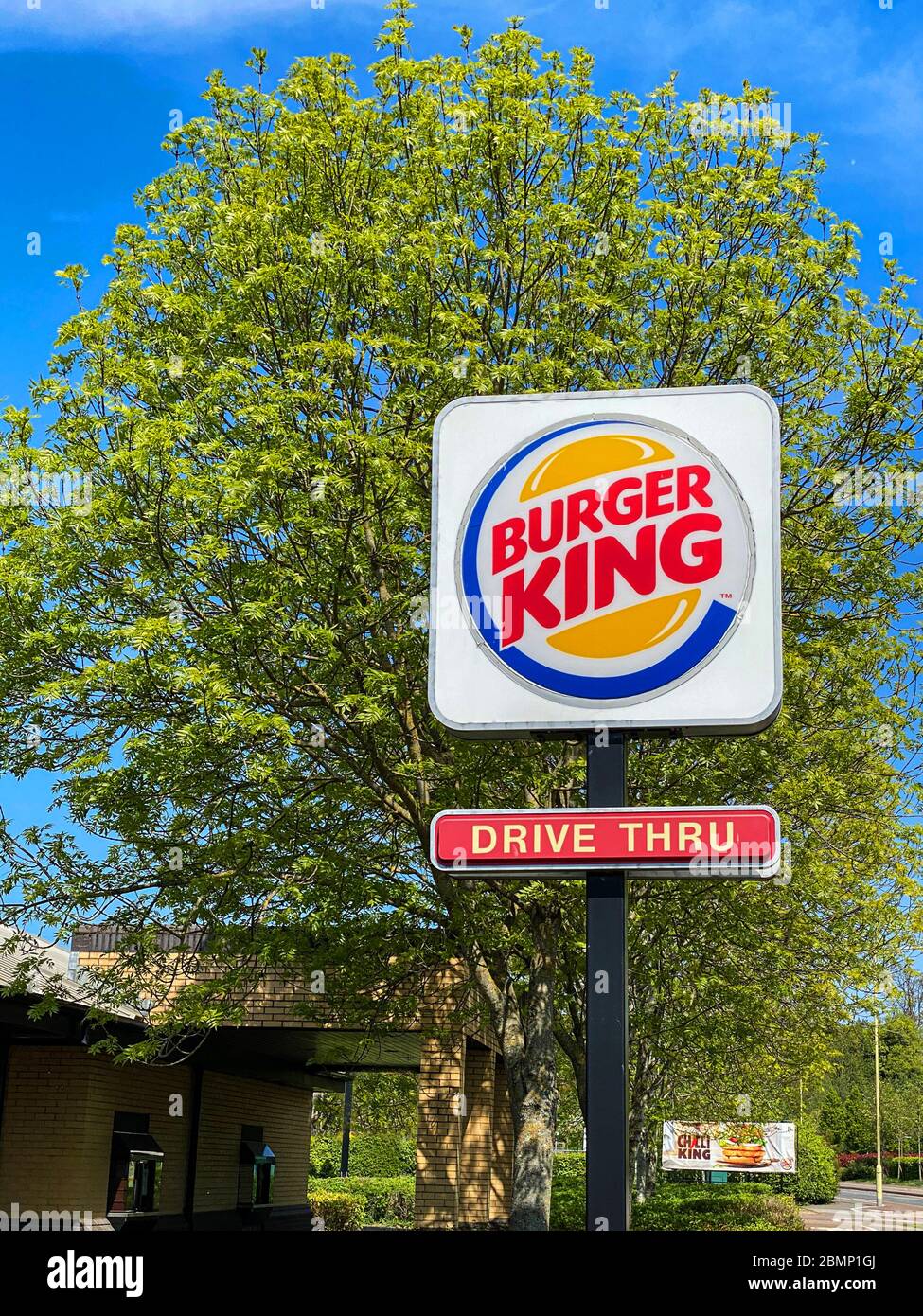 Ashford, Regno unito - 23 aprile 2020: Guida nel segno di un ristorante fast food Burger King. Burger King è una catena mondiale di fast food Foto Stock