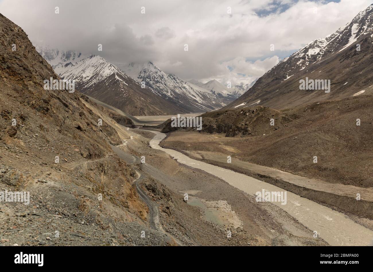 Chandra Valley in alta montagna Himalaya, India Foto Stock