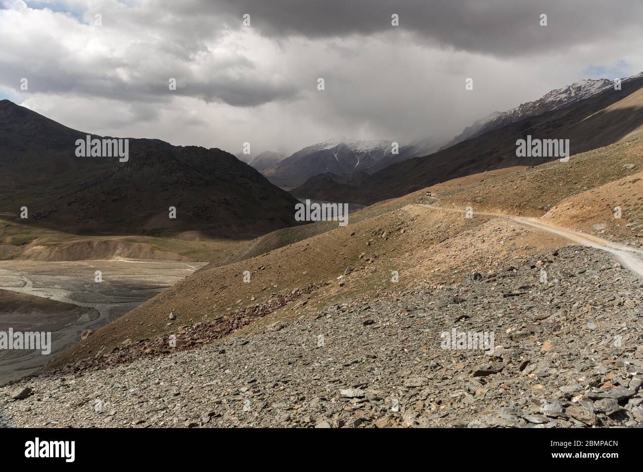Chandra Valley in alta montagna Himalaya, India Foto Stock