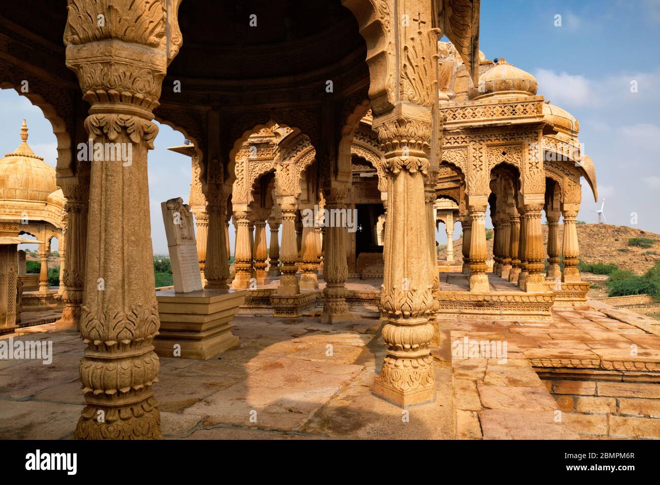 Bada Bagh cenotafs Mausoleo tomba indù . Jaisalmer, Rajasthan, India Foto Stock