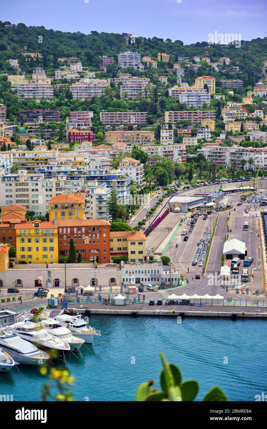 Una veduta aerea del porto di Nizza sul Mar Mediterraneo a Nizza, Francia, lungo la Riviera Francese. Foto Stock