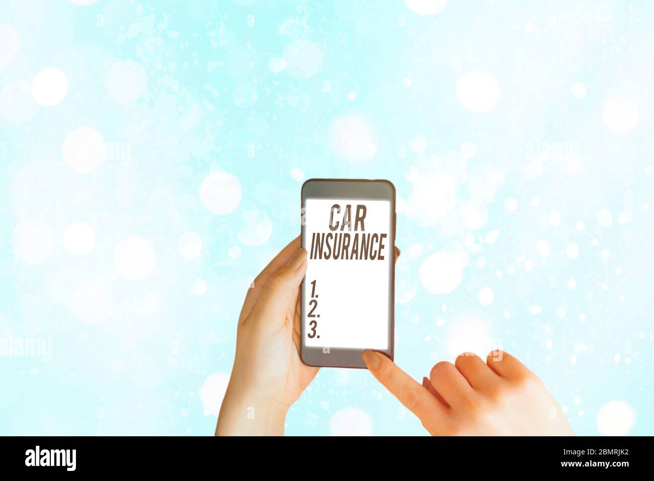 Nota scritta che mostra l'assicurazione auto. Concetto di business per la copertura degli incidenti Politica completa garanzia sui veicoli a motore Foto Stock