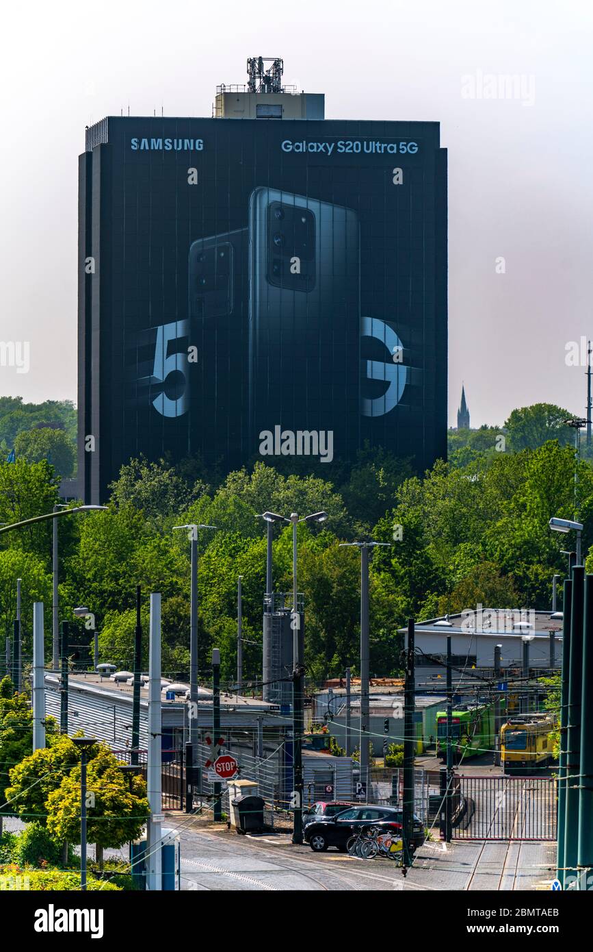 Pubblicità su larga scala per il nuovo cellulare Samsung Galaxy S20 Ultra 5G, sulle facciate dell'ex edificio Stinnes a Rhein-Ruhr-Zentrum, ON Foto Stock