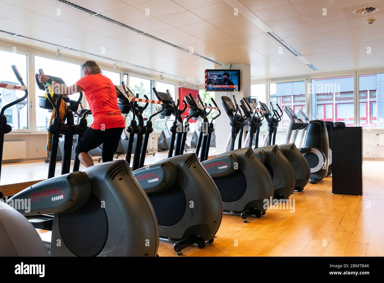 Horgen, Schweiz. 11 maggio 2020. 11 maggio 2020, Horgen, Fitnesscenter riaprire con il blocco allentando. 2 m. Credit: SPP Sport Press Photo. /Alamy Live News Foto Stock