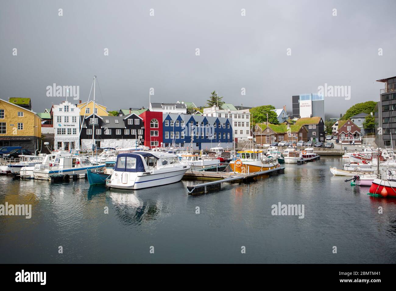 Vista sul porto di Torshavn alle Isole Faroe. Foto Stock