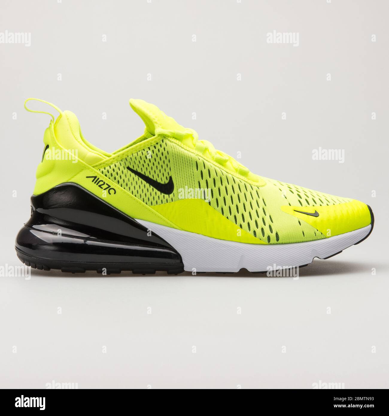 Nike air max 270 immagini e fotografie stock ad alta risoluzione - Alamy