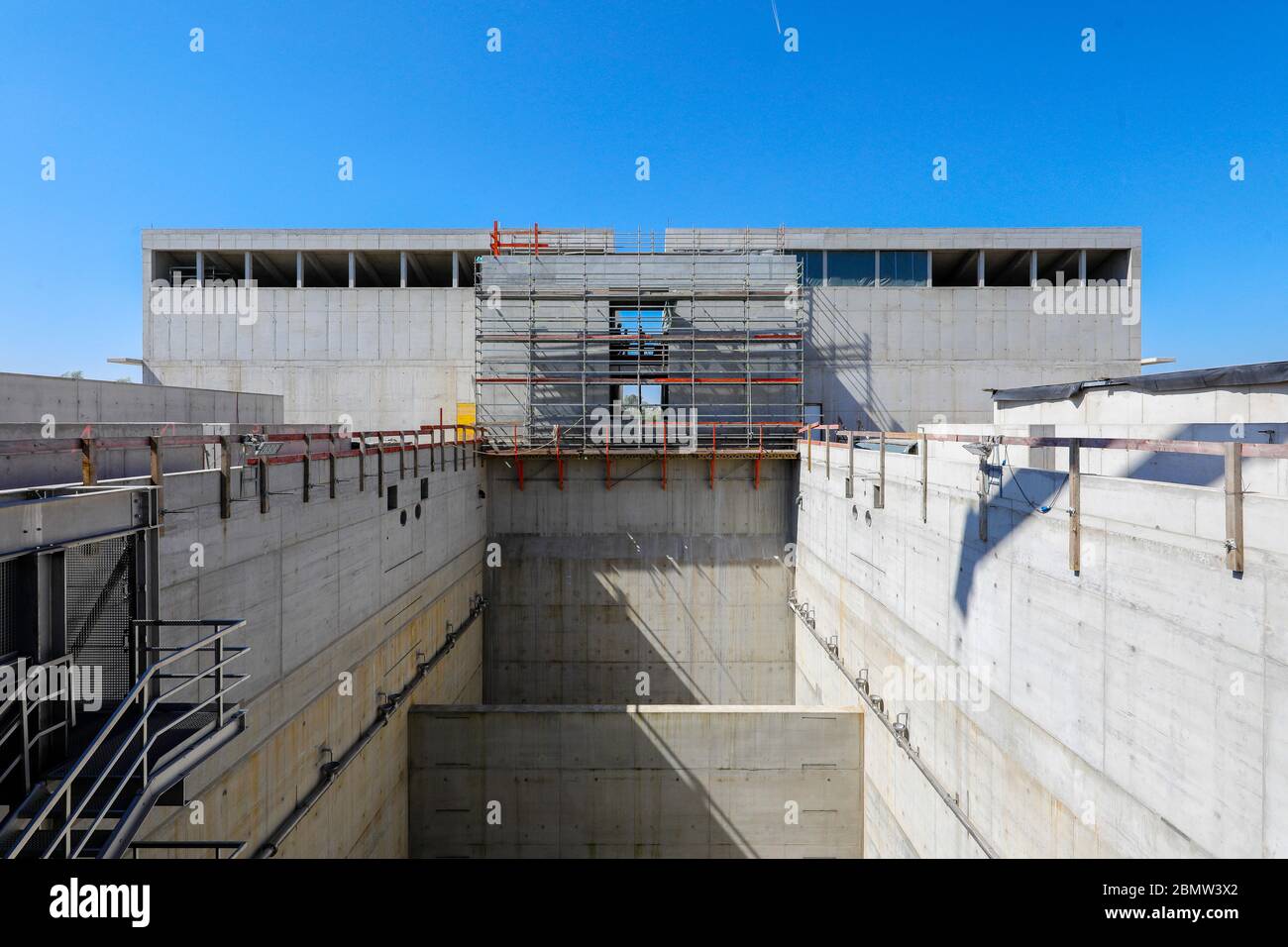 Oberhausen, Ruhr Area, Renania settentrionale-Vestfalia, Germania - Emscher conversione, nuova costruzione della FOGNA Emscher, qui la nuova stazione di pompaggio o Foto Stock