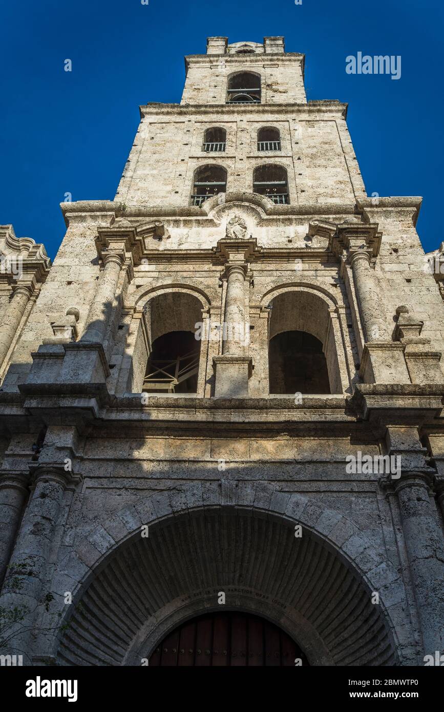 Facciata principale della Basilica di San Francesco d'Assisi facciata, Centro storico, Havana Vieja, Havana, Cuba Foto Stock