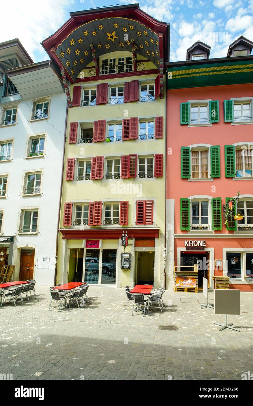 Edifici colorati 'città dei bellissimi soffitti del tetto' nella città vecchia di Aarau, Canton Argovia, Svizzera. Foto Stock