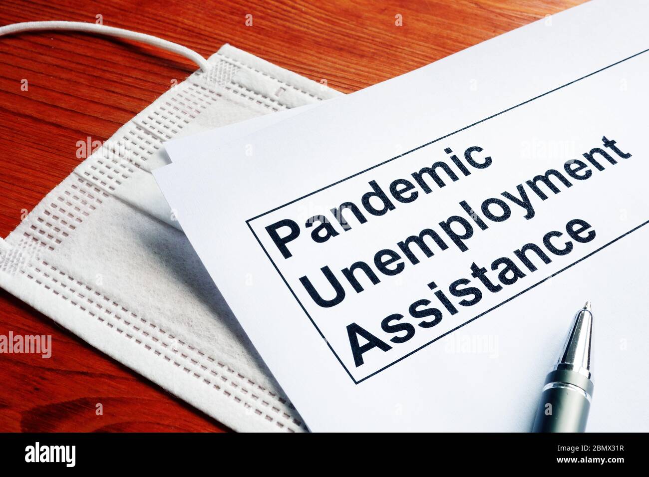 Pandemico disoccupazione assistenza carte PUA e maschera medica. Foto Stock