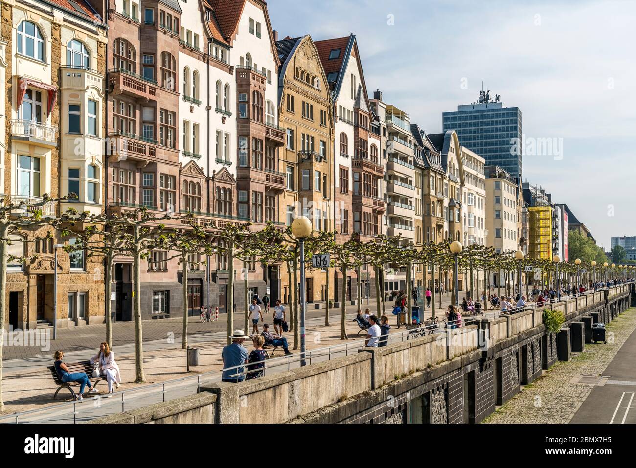 Rheinuferpromenade, Landeshauftstadt Duesseldorf, Nordrhein-Westfalen, Deutschland, Europa | Promenade lungo il Reno, capitale federale Duesse Foto Stock