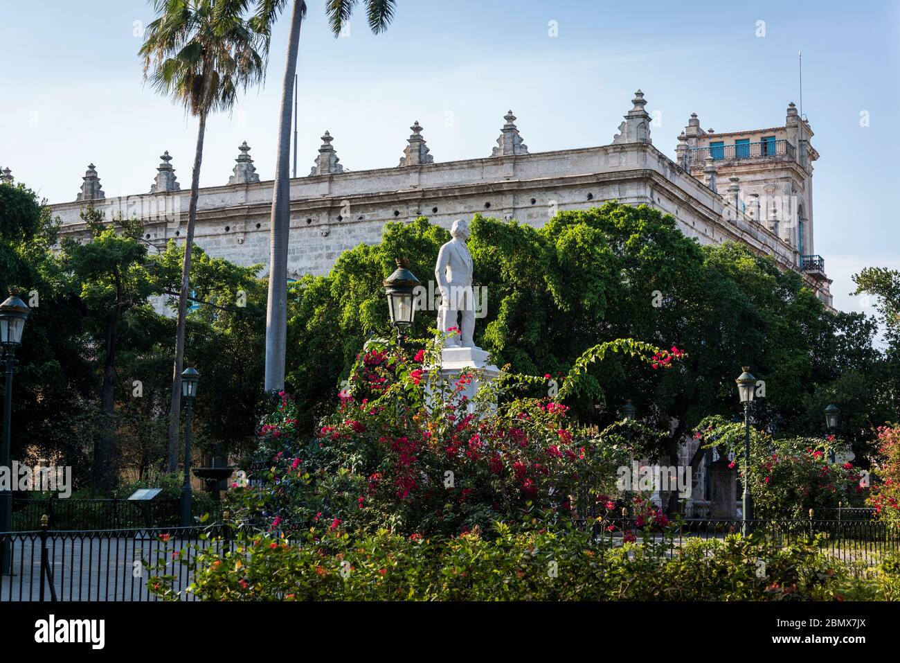 Monumento a Jose Marti in Plaza de Armas, la piazza più antica del centro storico, Havana Vieja, Havana, Cuba Foto Stock