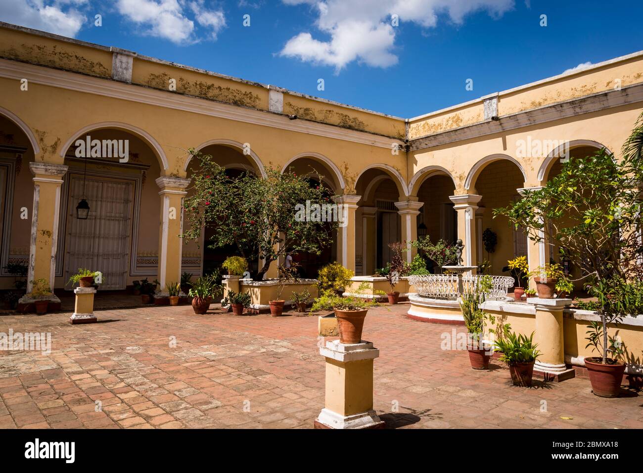 Cortile interno del Palacio Cantero, una casa coloniale del XIX secolo trasformata in un museo, Trinidad, Cuba Foto Stock