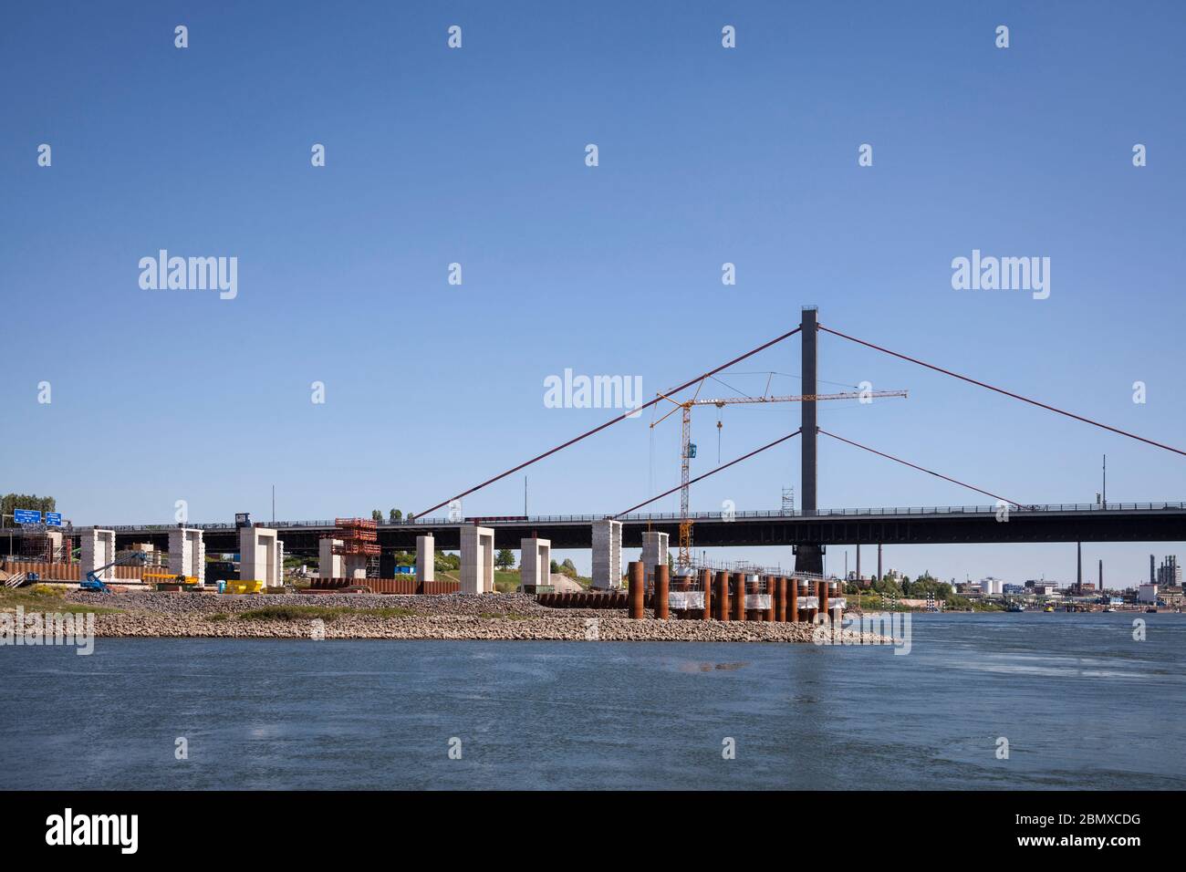 Cantiere del nuovo ponte sul Reno dell'Autobahn A1 tra Colonia e Leverkusen, Colonia, Germania. Baustelle der neuen Rheinbruecke Foto Stock