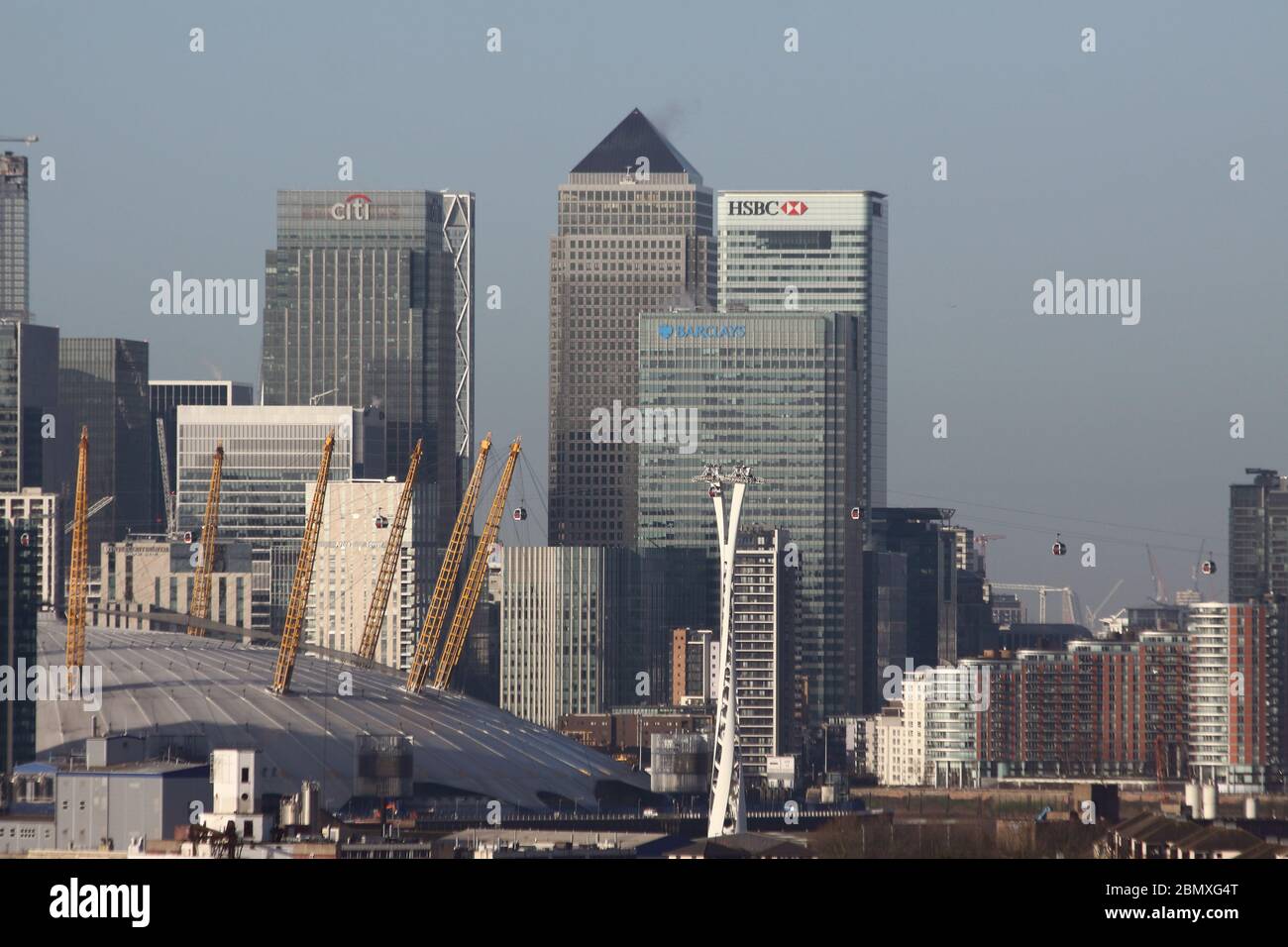 Distretto finanziario di Londra, Canary Wharf con O2 Dome e Emirates Airline Foto Stock