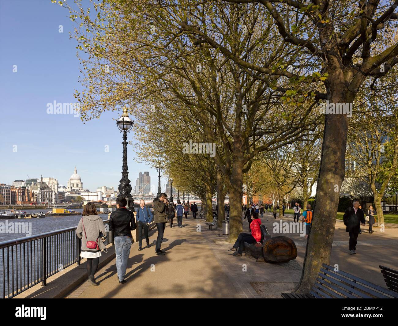 Passeggiata sul fiume. Southbank London, London, Regno Unito. Architetto: Lifschutz Davidson Sandilands, 2017. Foto Stock