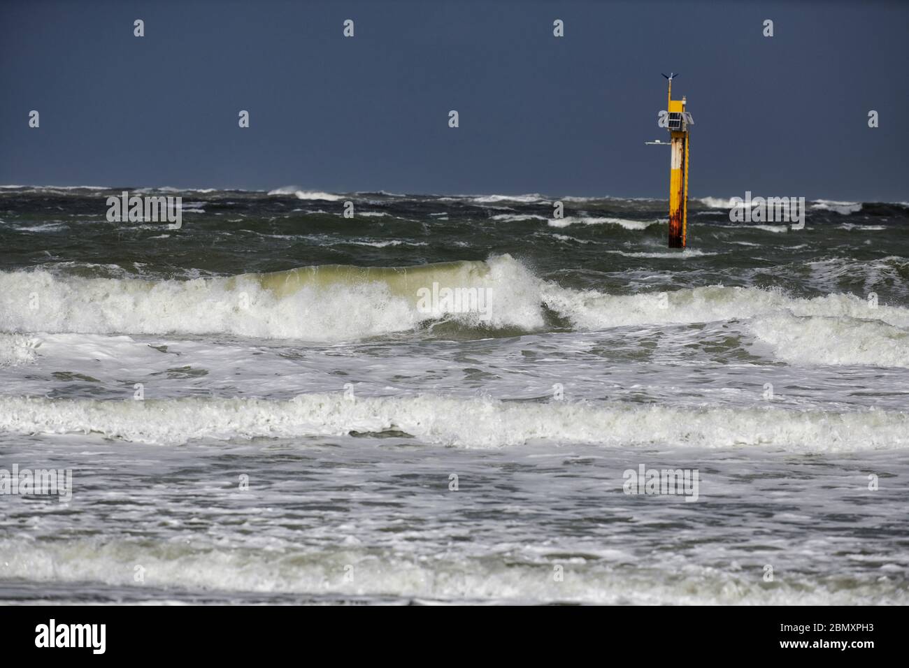 Stuermische Nordsee auf Norderney. Foto Stock