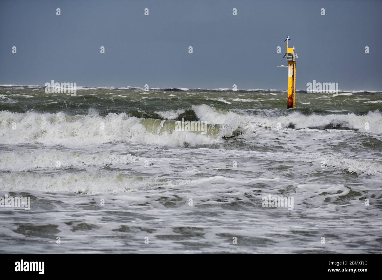 Stuermische Nordsee auf Norderney. Foto Stock