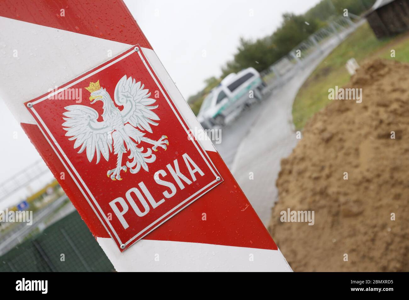 Linken, Germania. 11 maggio 2020. Vista del posto di frontiera polacco al valico di frontiera chiuso tra Germania e Polonia. Qui si è svolto uno scambio di esperienze sul tema "traffico frontaliero in Corona Times - effetti sulla regione". Credit: Danny Gohlke/dpa/Alamy Live News Foto Stock