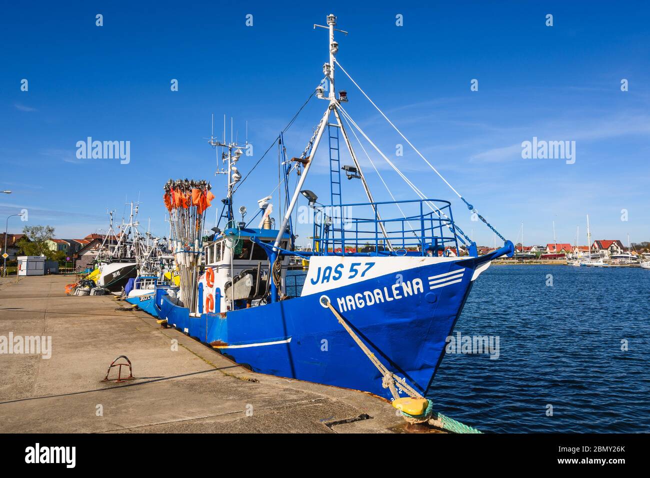 Jastarnia, Polonia, 9 maggio 2020: Imbarcazione da pesca attraccata nel porto di Jastarnia sulla penisola di Hel. Mar Baltico Foto Stock