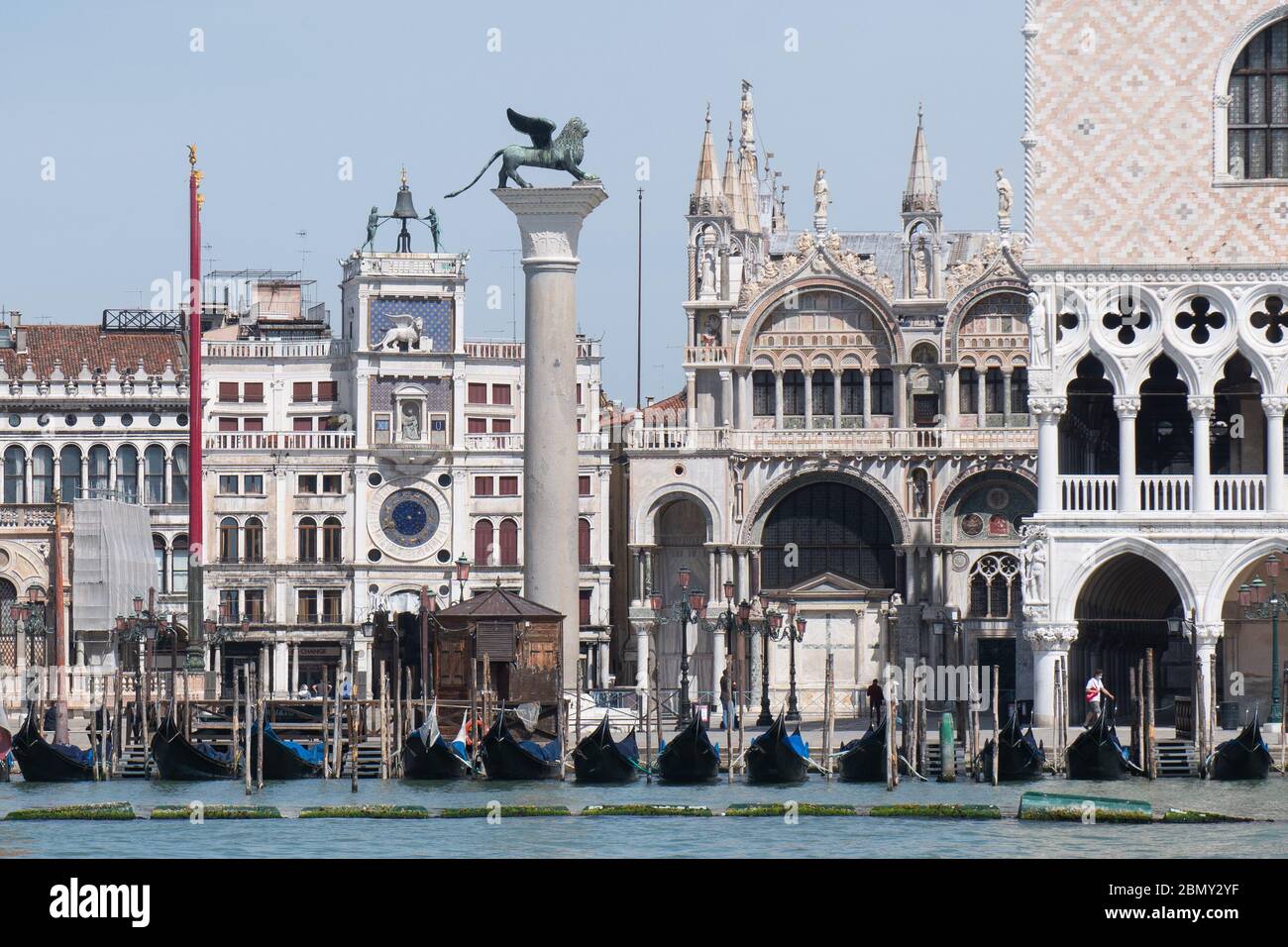 VENEZIA, ITALIA - 08 MAGGIO: Veduta del Palazzo Ducale, la basilica di San Marco durante il blocco per contenere la diffusione del Coronavirus. Foto Stock
