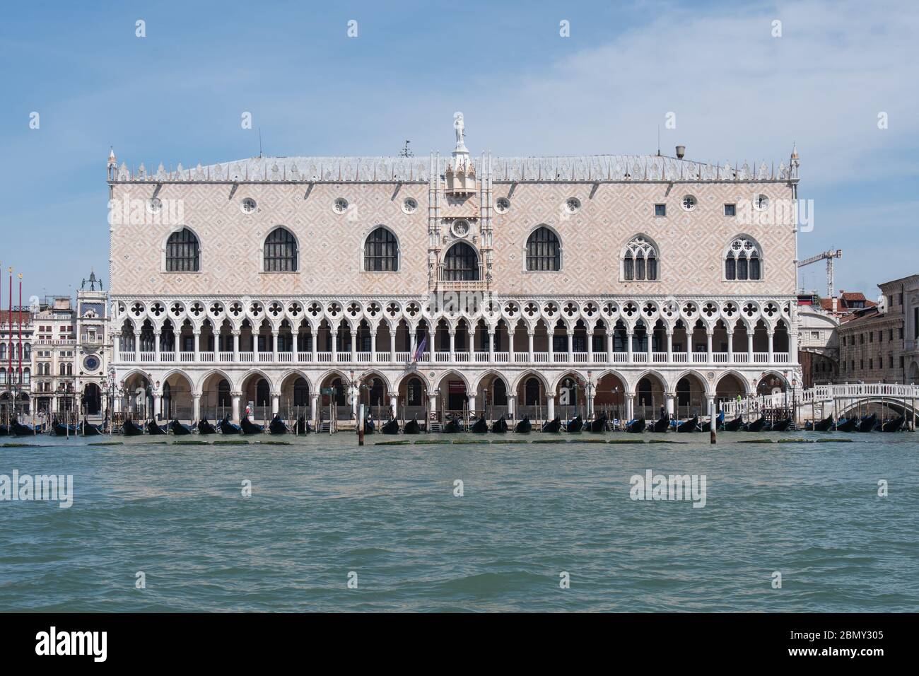 VENEZIA, ITALIA - 08 MAGGIO: Una vista del palazzo Ducale durante il blocco per contenere la diffusione del Coronavirus. Foto Stock
