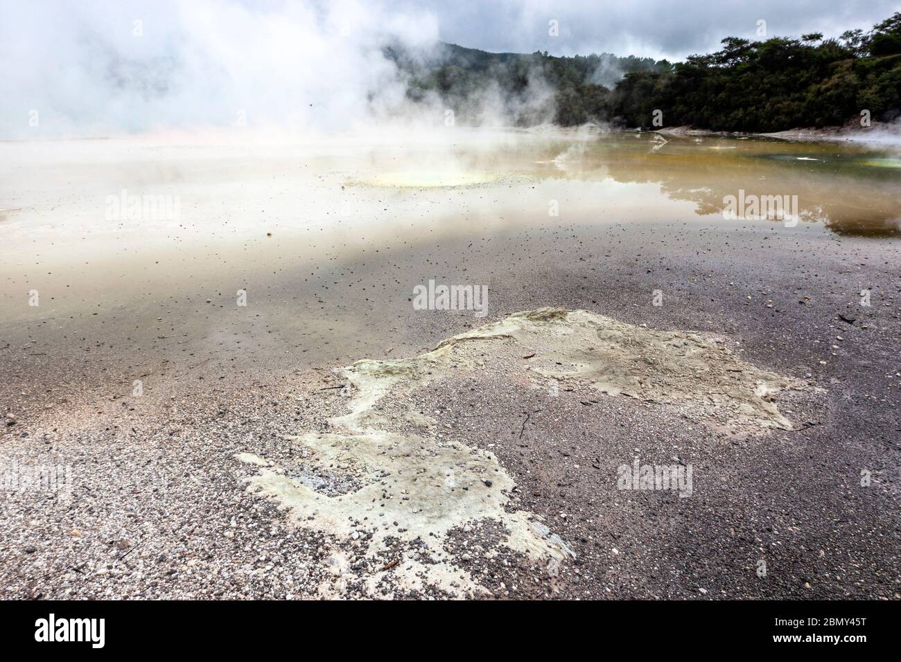 Palette dell'artista, Wai-o-Tapu, caldera di Reporoa, nella zona vulcanica di Taupo in Nuova Zelanda. Foto Stock